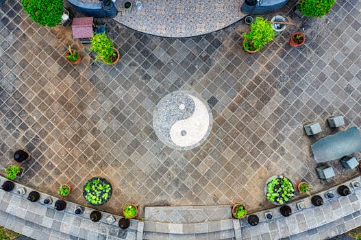 Desain Taman Botani yang Indah dengan Penggunaan Atap Spandek Bening