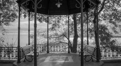 Membuat Gazebo Yang Aman dengan Atap Spandek Bening sebagai Pelindung